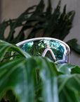 alba-optics-delta-sunglasses-white-vzum-beetle-photochromatic-lens-angle