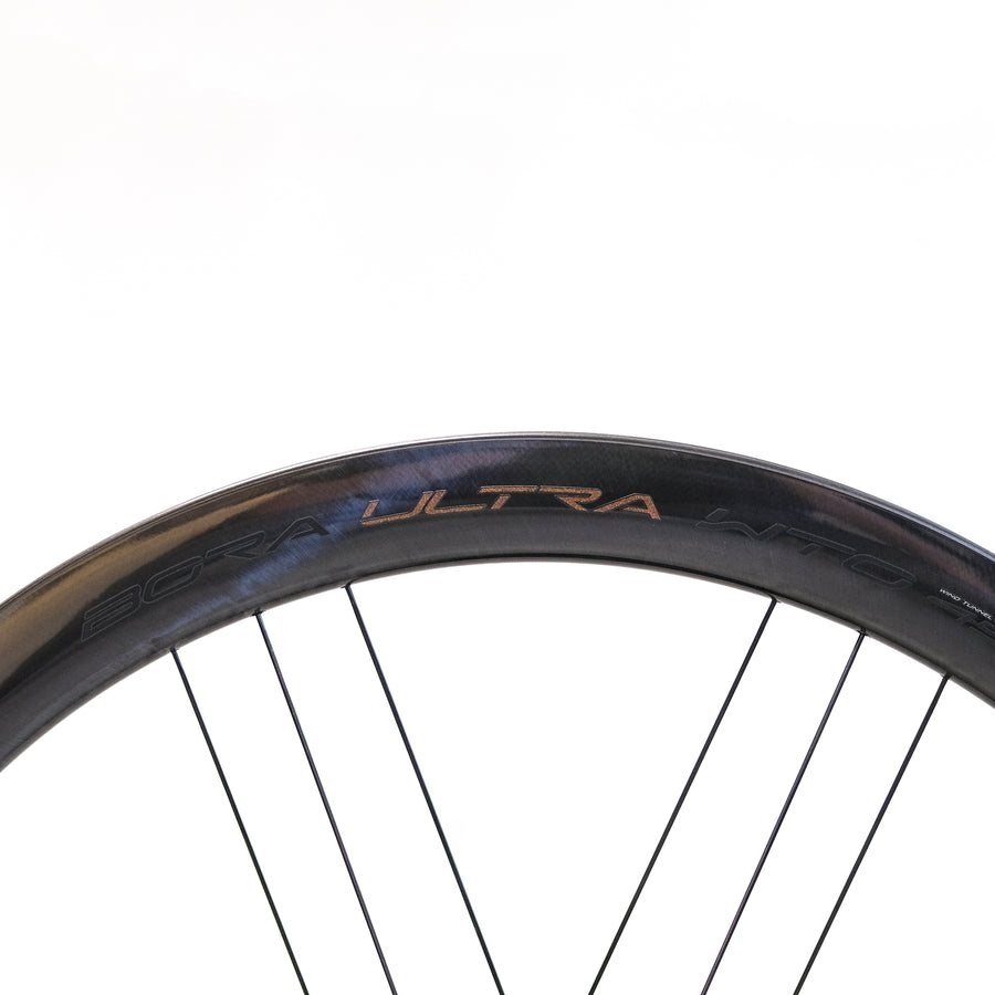campagnolo-bora-ultra-wto-45-disc-brake-carbon-clincher-wheelset-decal
