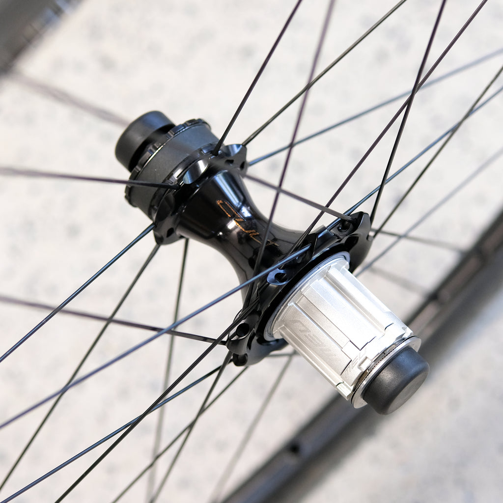 campagnolo-bora-ultra-wto-45-disc-brake-carbon-clincher-wheelset-rear