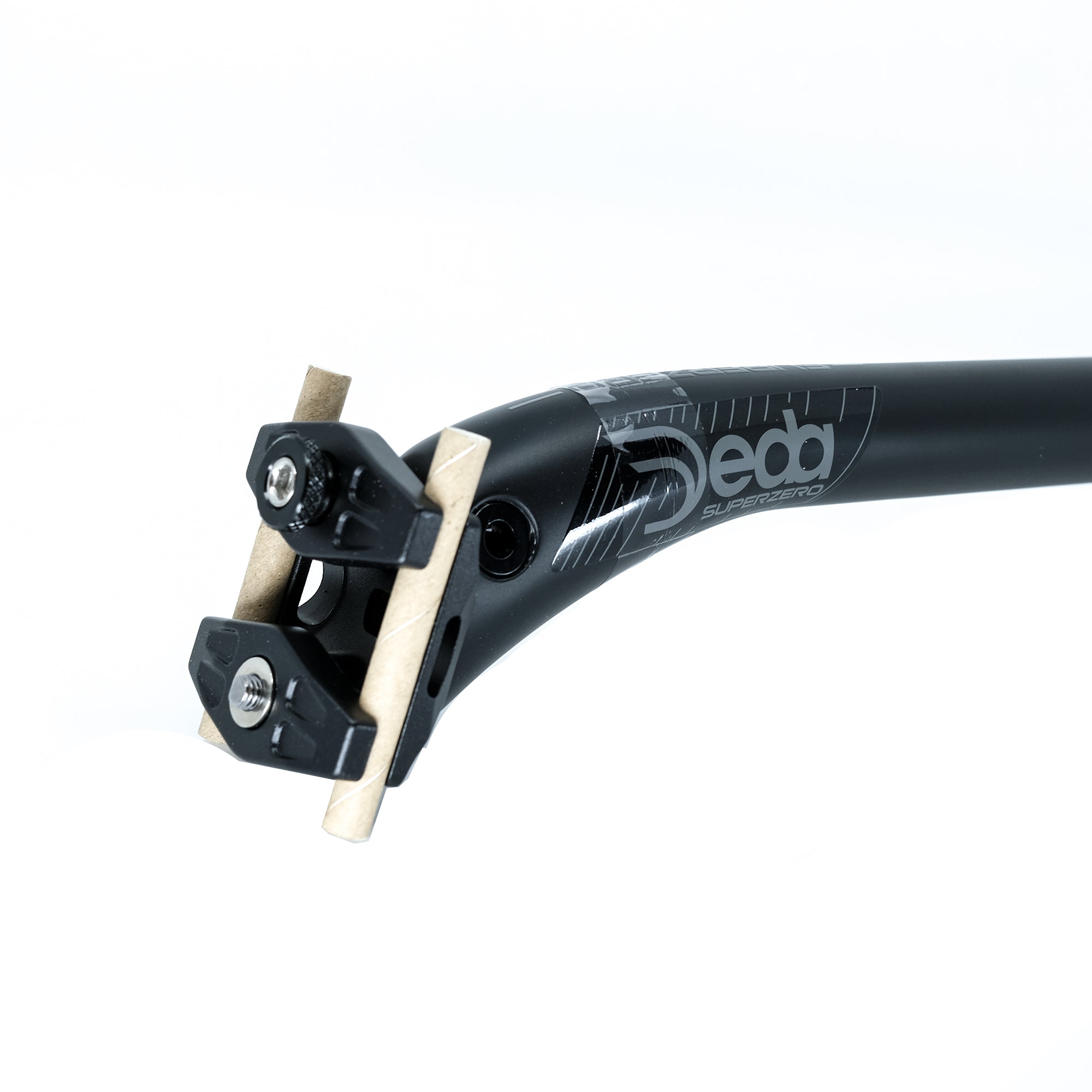 deda-elementi-superzero-carbon-setback-seatpost-polish-on-black-detail