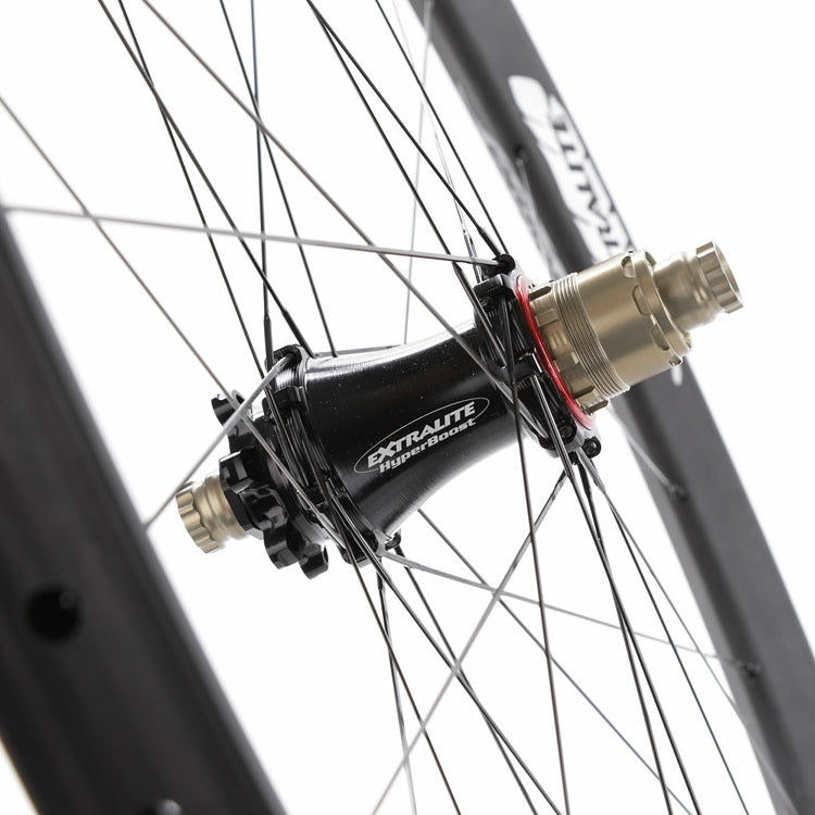 extralite-carbocamber2-mtb-carbon-wheelset-29-hub-detail