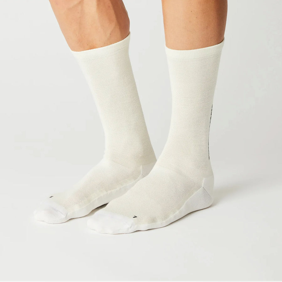 fingerscrossed-light-merino-silk-socks-creme-white-front