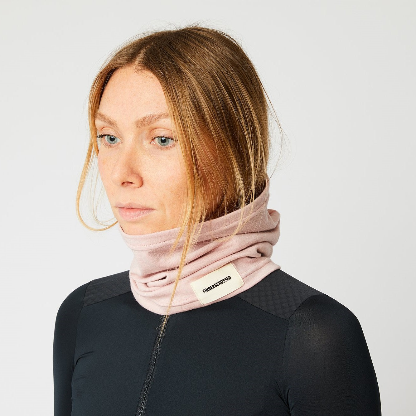 fingerscrossed-tube-scarf-dusty-rose-on-model