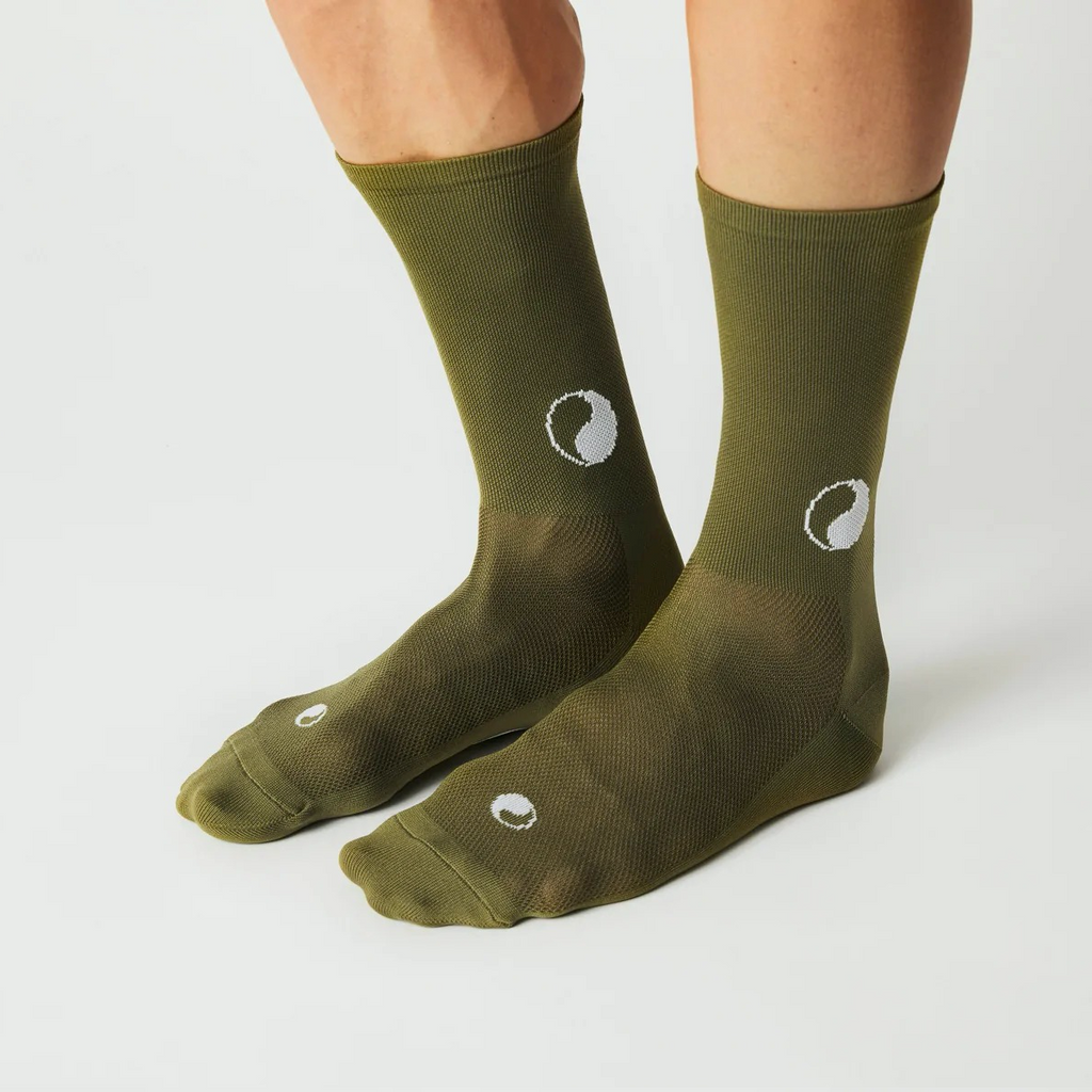 fingerscrossed-yin-yang-socks-olive