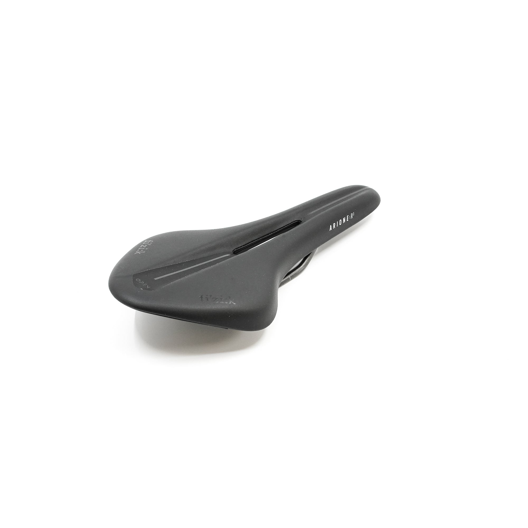 fizik-arione-r3-open-carbon-saddle-black