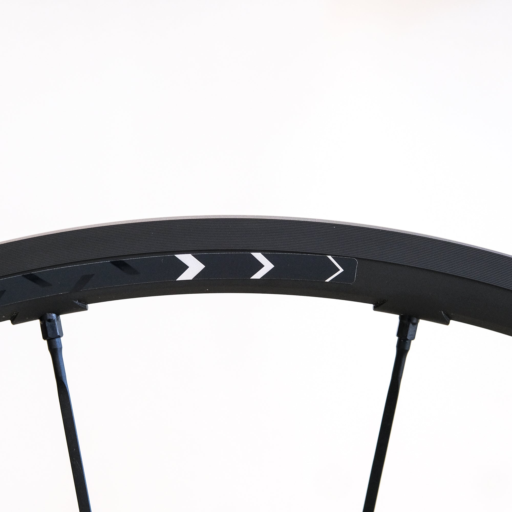 fulcrum-racing-zero-nite-rim-brake-clincher-wheelset-closeup