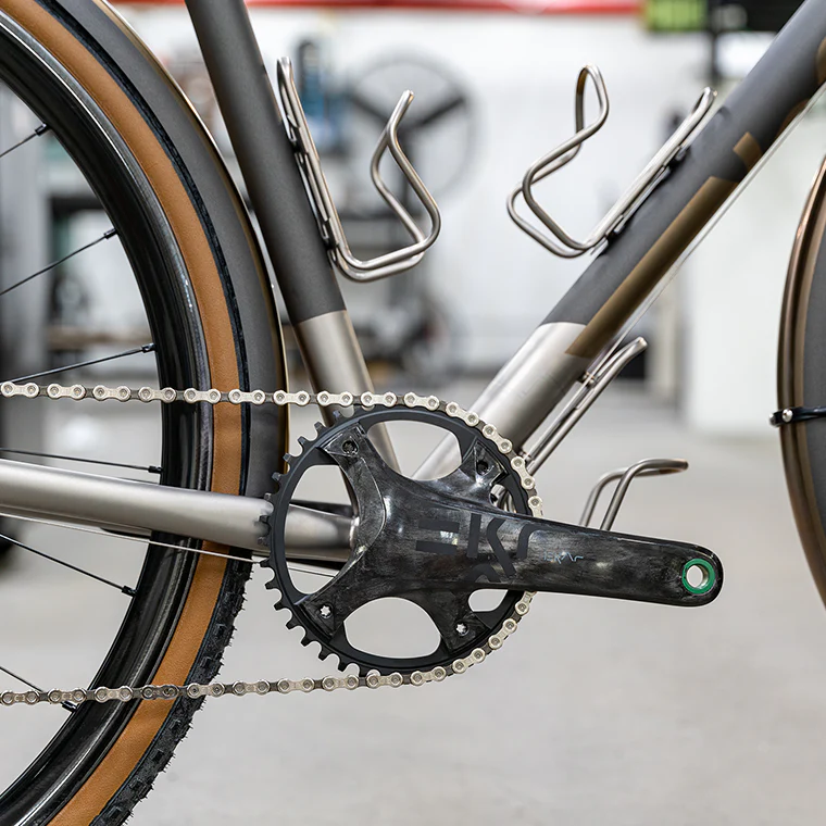 22 号 Drifter 钛质碎石车架组