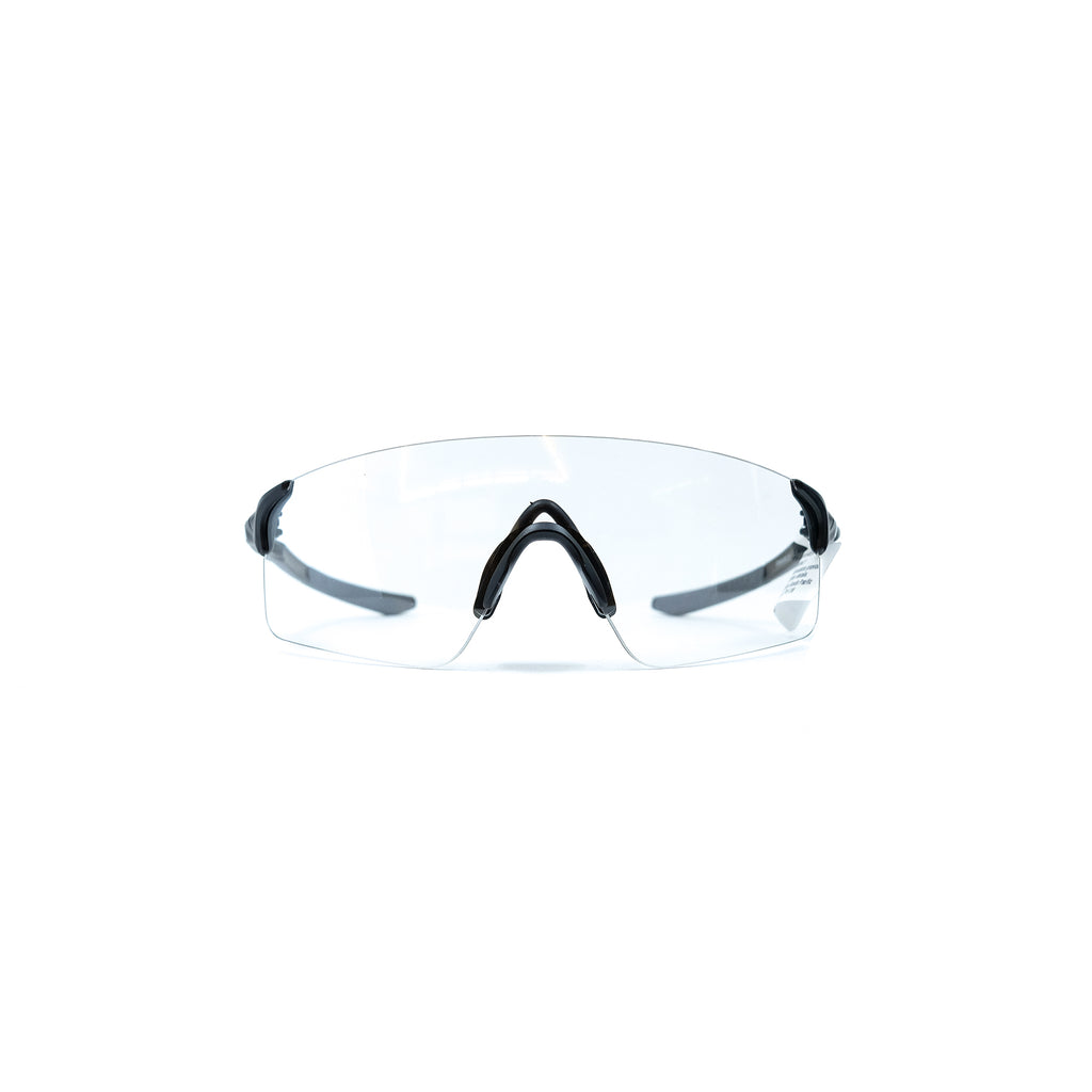 oakley-evzero-blades-sunglasses-matte-black-clear-to-black-iridium-photochromic-lens-front