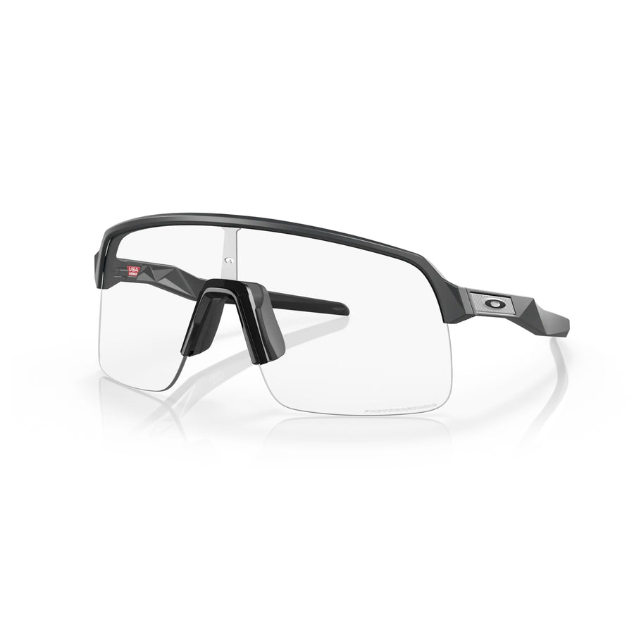 oakley-sutro-lite-sunglasses-matte-carbon-clear-to-black-iridium-photochromic-lens
