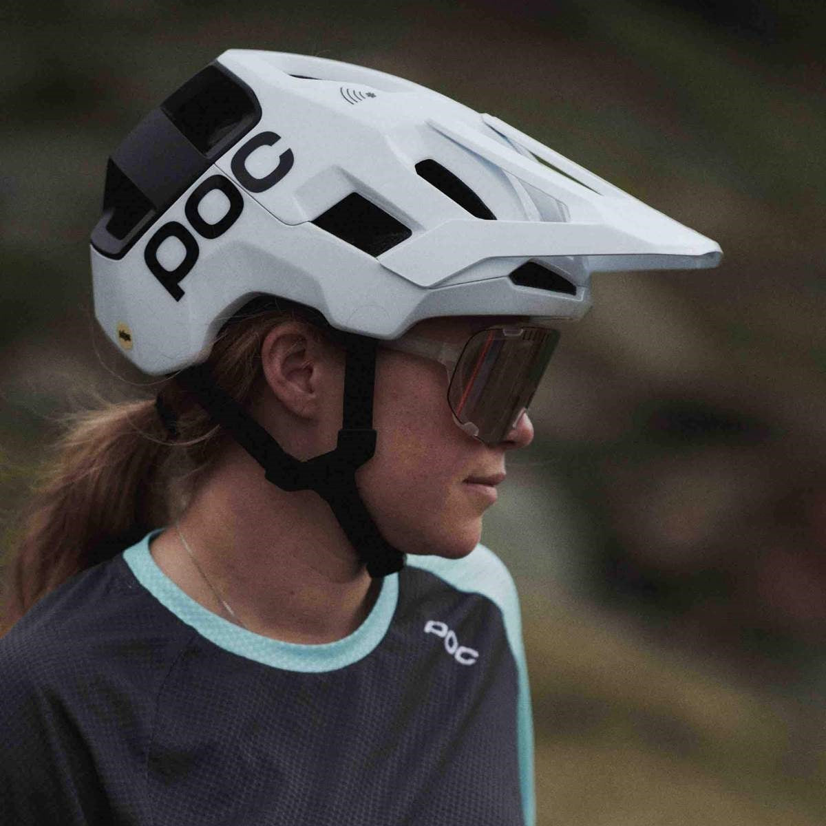 poc-kortal-race-mips-mtb-helmet-hydrogen-white-side
