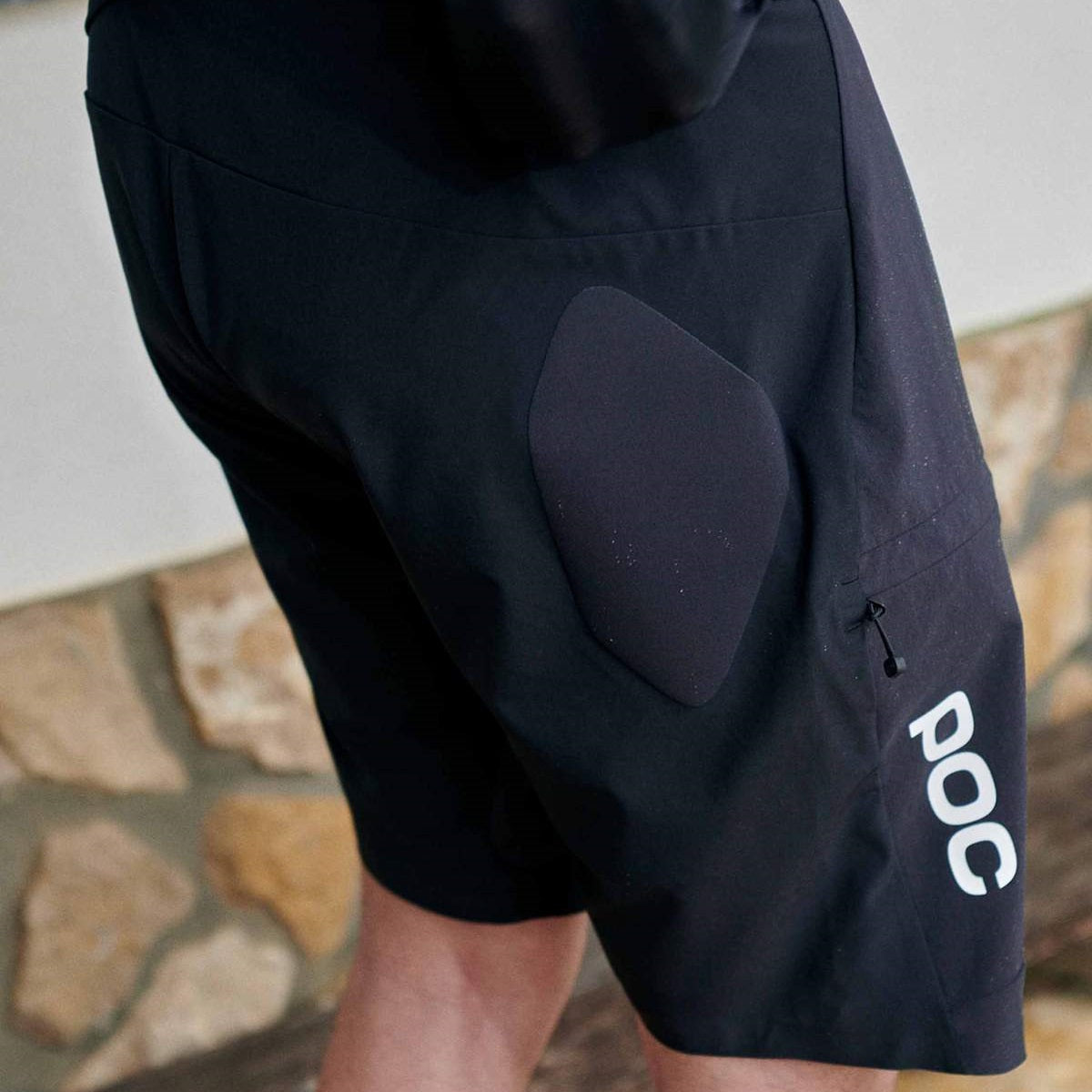 poc-resistance-ultra-shorts-uranium-black-insitu