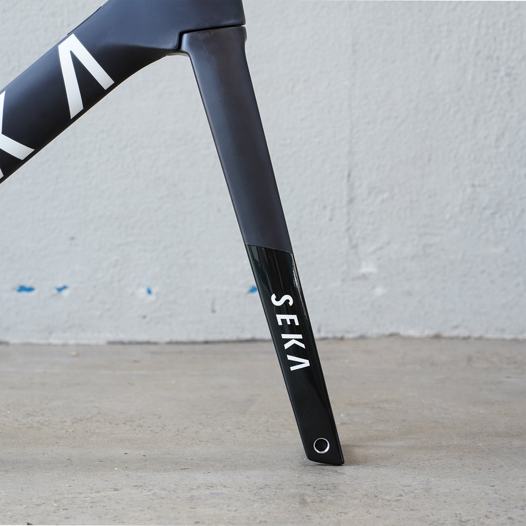 SEKA Exceed Aero Road Frameset - Matte Ink Black (M) & 38/110 Handlebar