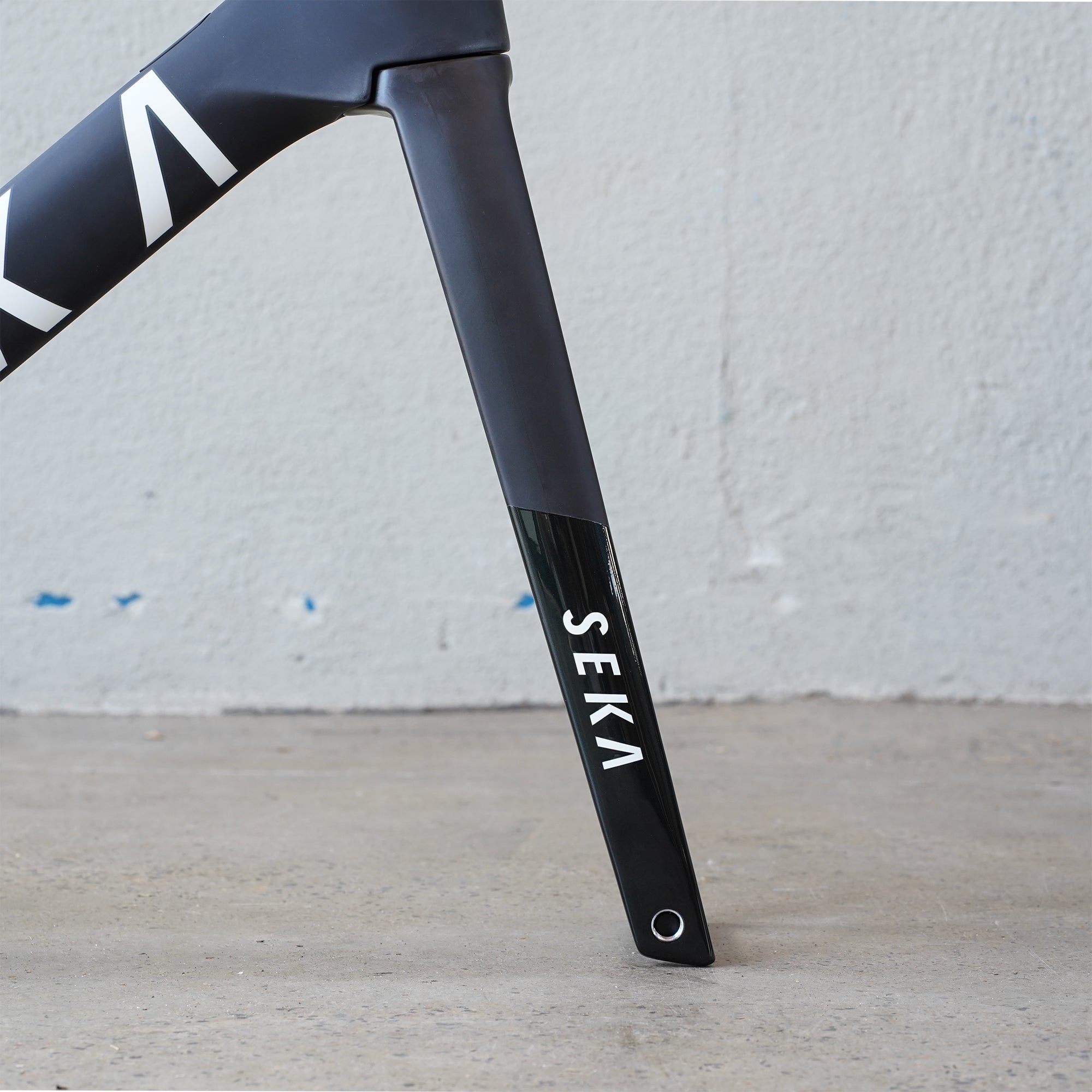 SEKA Exceed Aero Road Frameset - Matte Ink Black (M) & 38/110 Handlebar