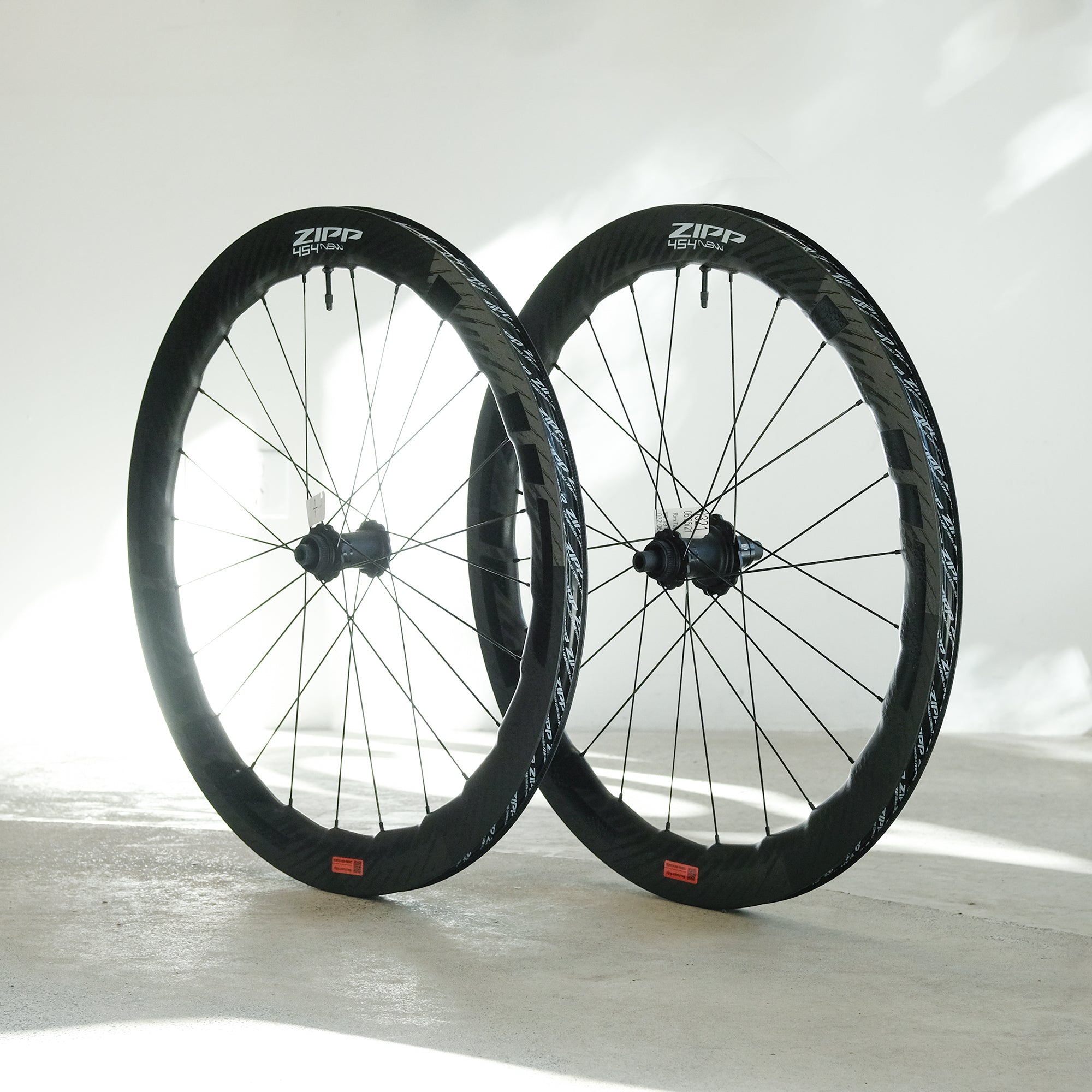 zipp-454-nsw-carbon-tubeless-disc-brake-wheelset-hookless